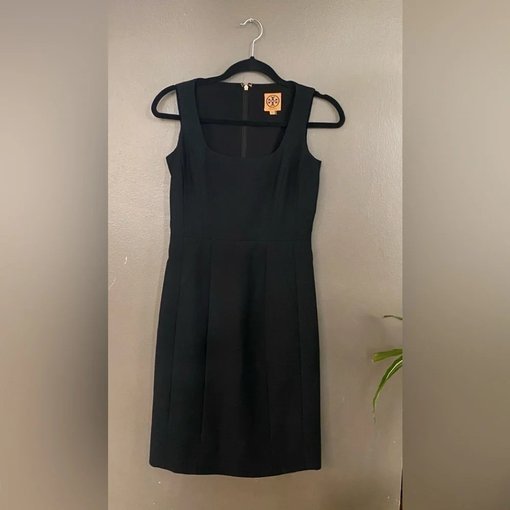 ⭐️HP⭐️ Tory Burch soft wool fitted dress- Xsmall - Picture 2 of 8